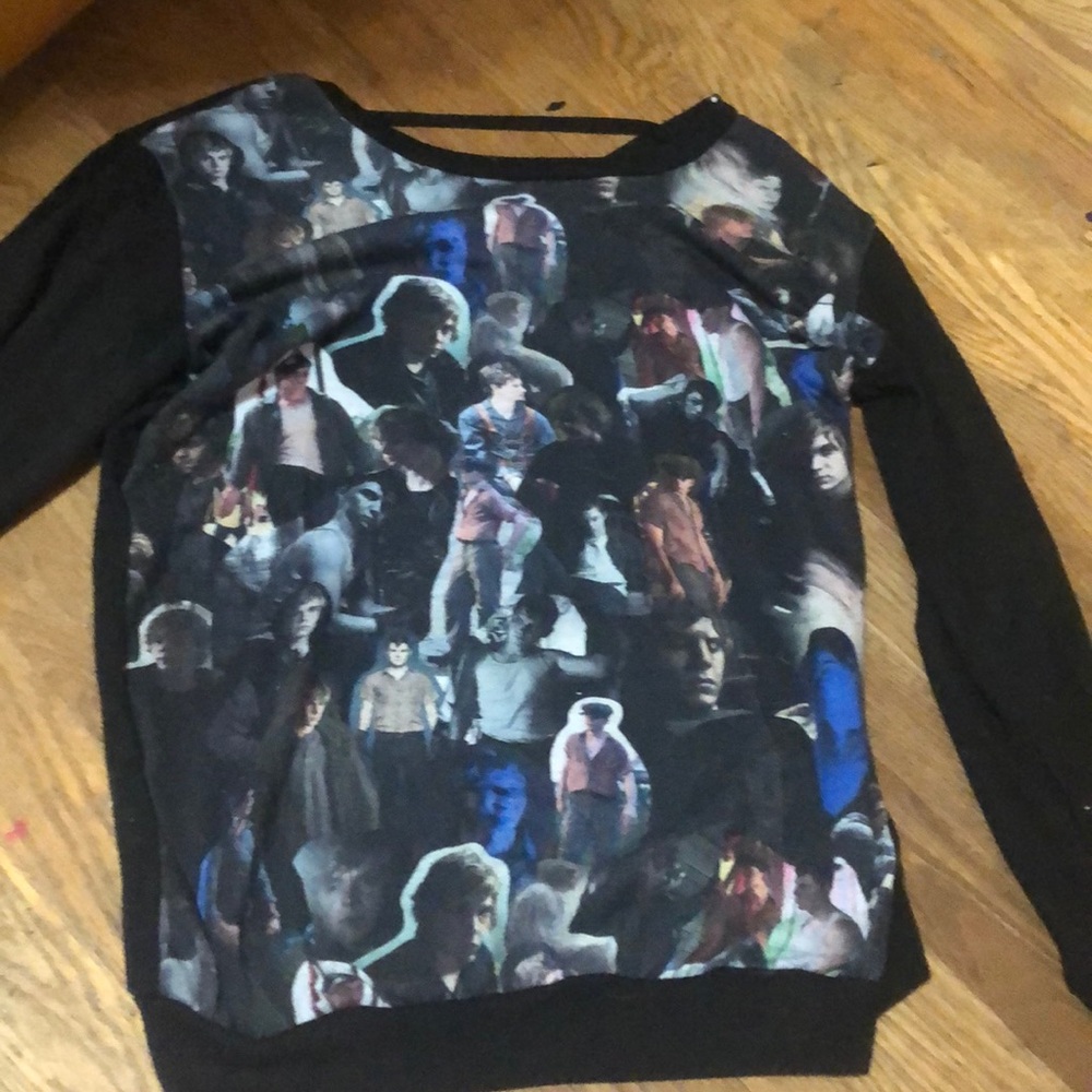 Evan Peters sweater